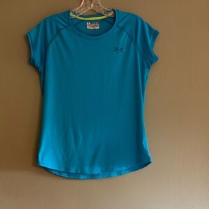 Under Amour women’s semi fitted cap sleeve athletic t shirt size M